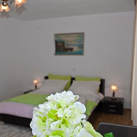 Rooms Leda Vrlika Екстер'єр фото