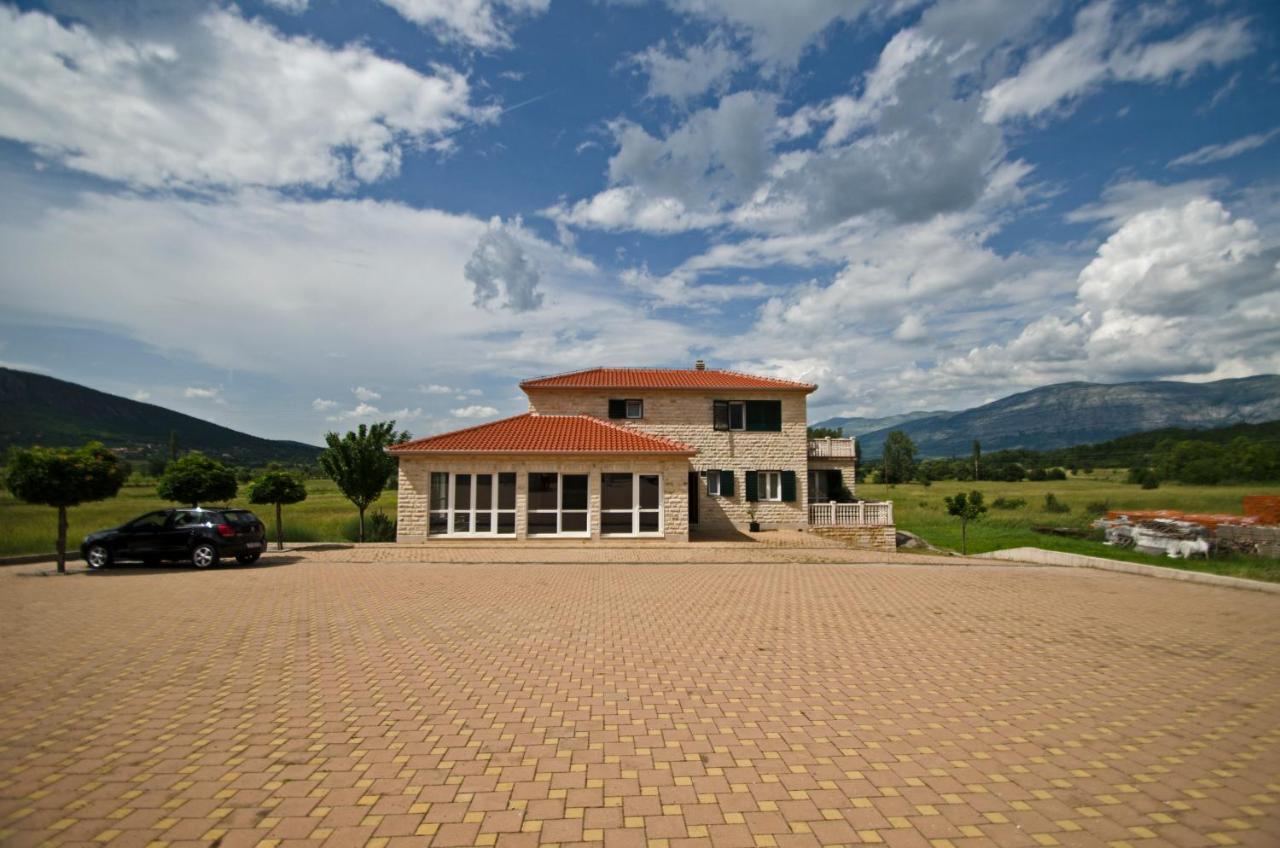 Rooms Leda Vrlika Екстер'єр фото