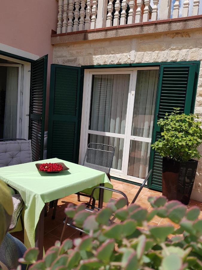Rooms Leda Vrlika Екстер'єр фото
