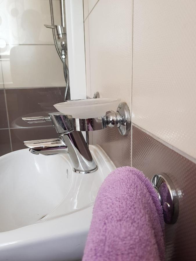 Rooms Leda Vrlika Екстер'єр фото