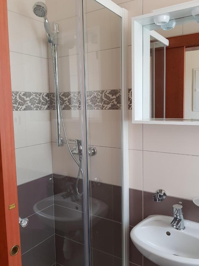 Rooms Leda Vrlika Екстер'єр фото