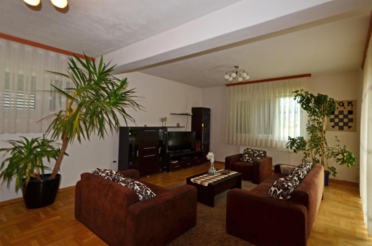 Rooms Leda Vrlika Екстер'єр фото