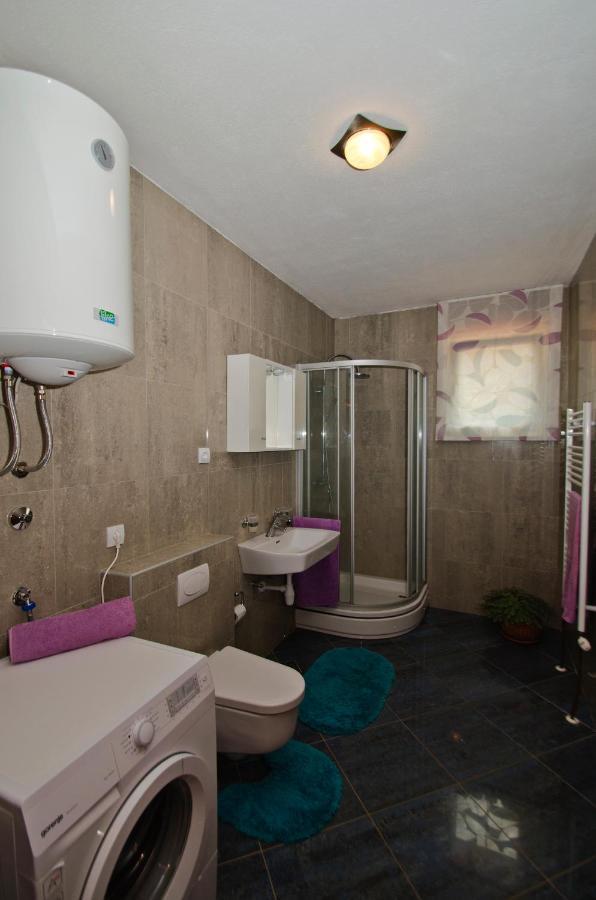 Rooms Leda Vrlika Екстер'єр фото