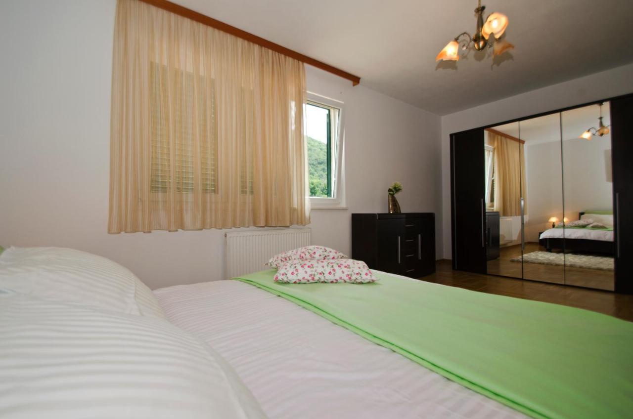 Rooms Leda Vrlika Екстер'єр фото
