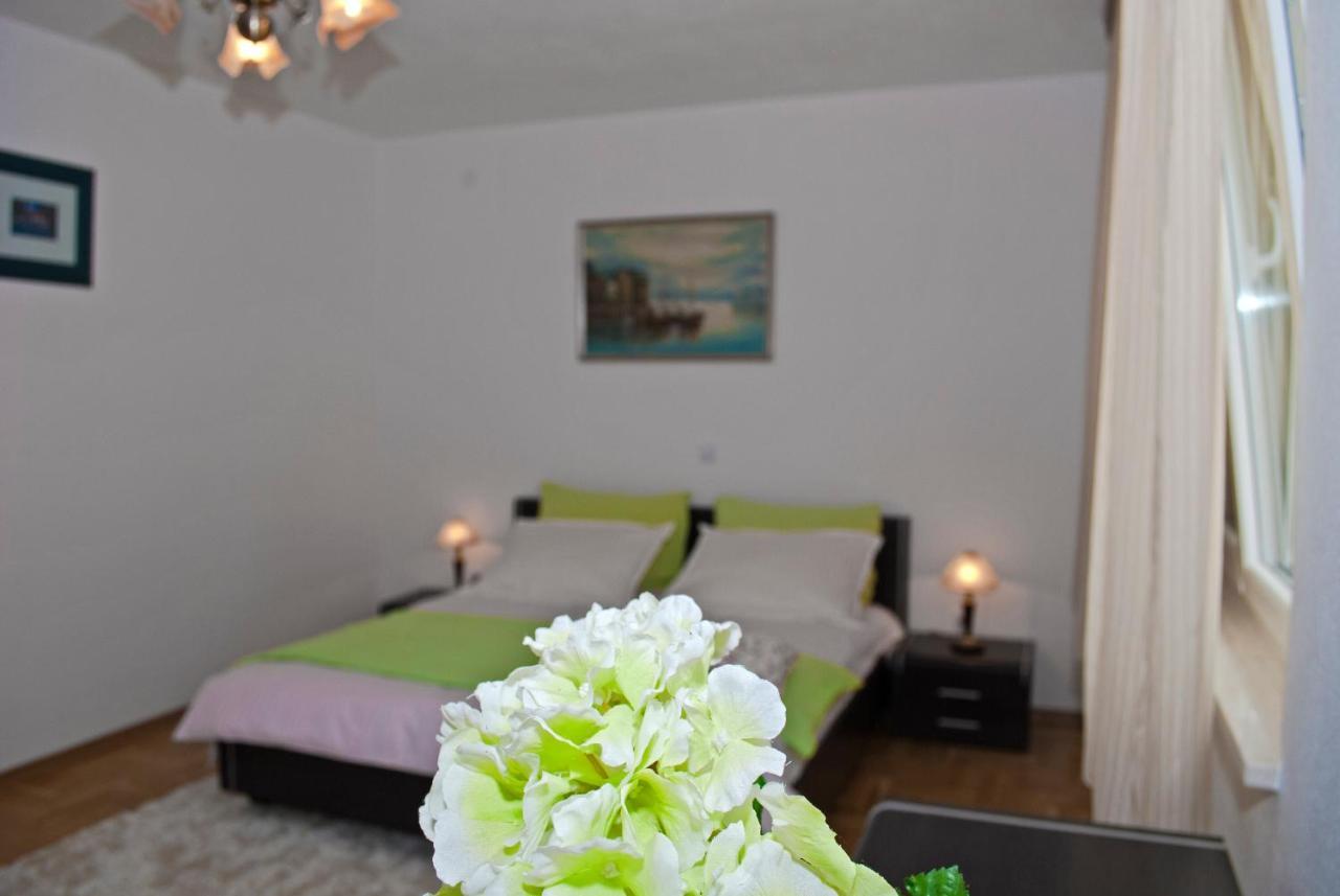 Rooms Leda Vrlika Екстер'єр фото
