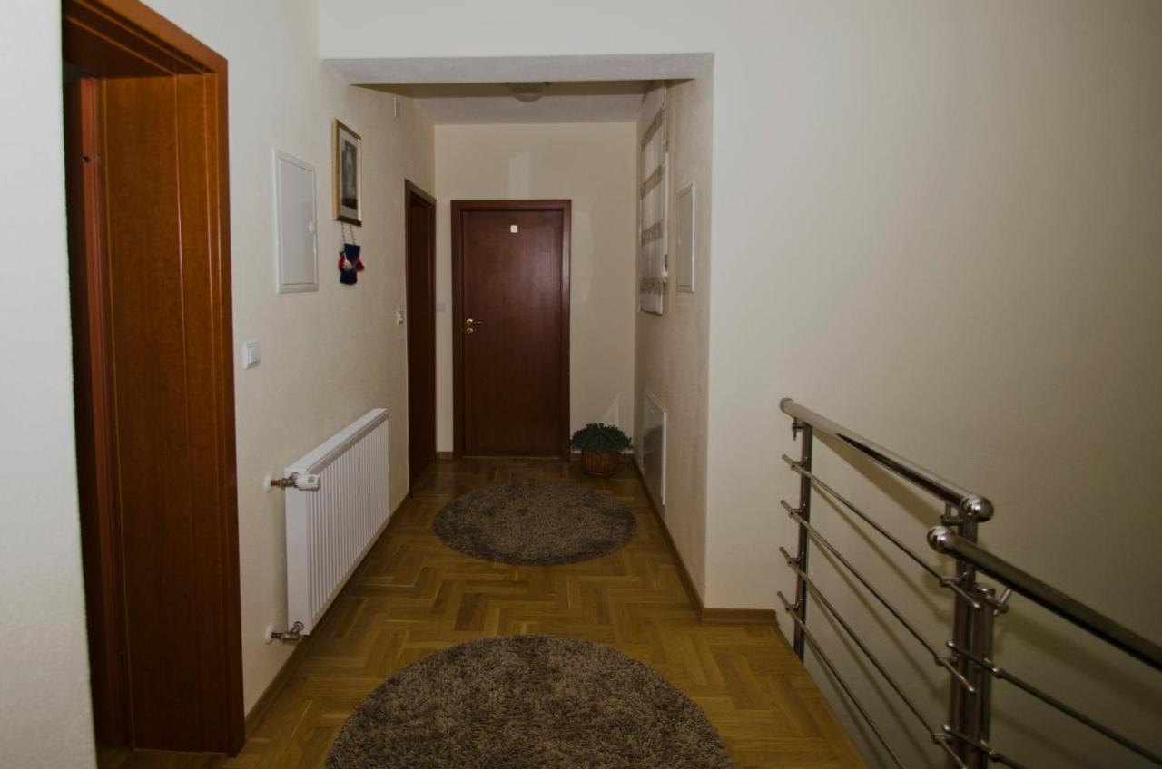 Rooms Leda Vrlika Екстер'єр фото
